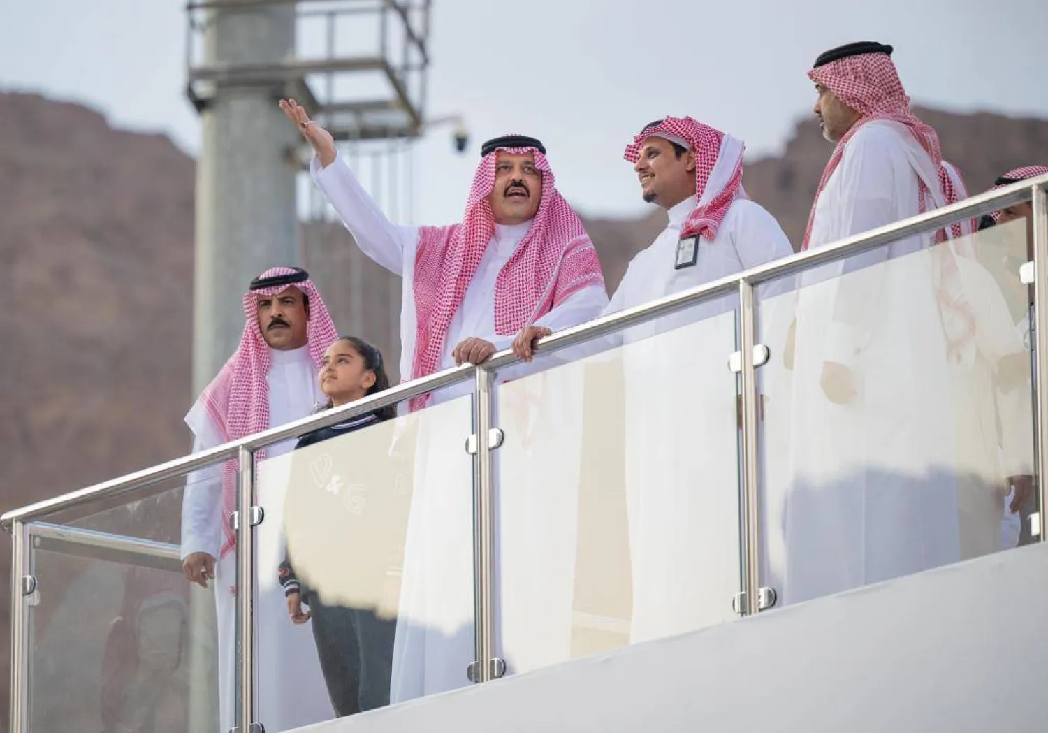 الأمير عبد العزيز بن سعد أمير منطقة حائل يتفقد مقر البطولة (الشرق الأوسط) 