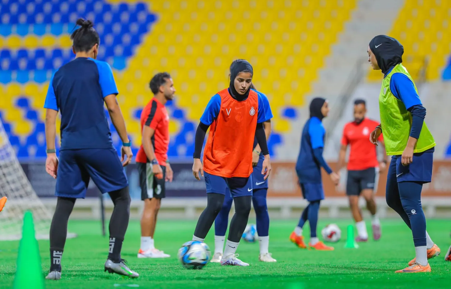جانب من تدريبات «سيدات النصر» استعداداً لانطلاق الجولة الثالثة (سيدات النصر)
