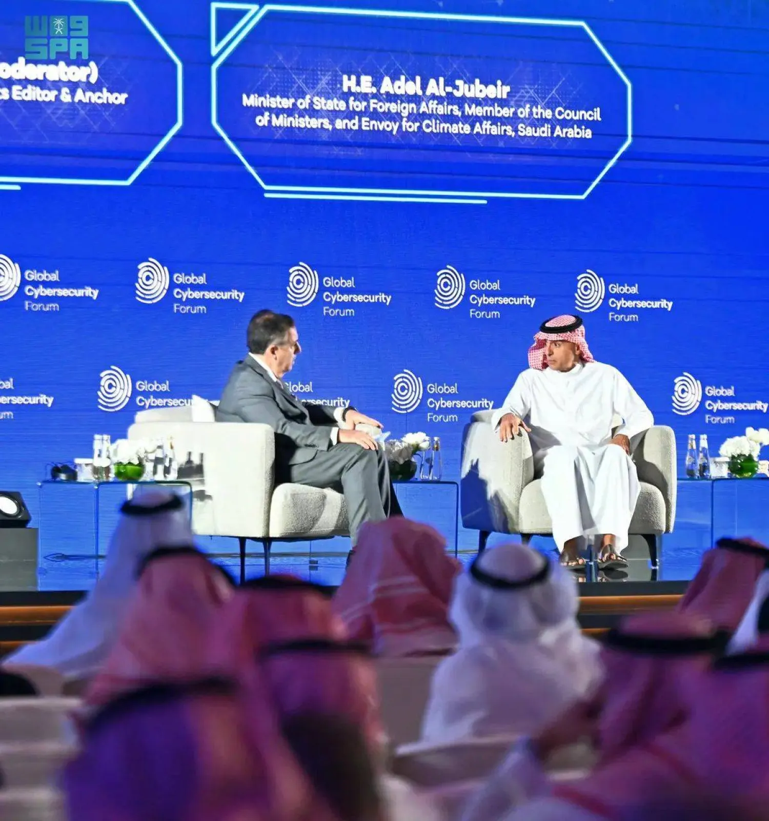 جانب من الجلسة الحوارية لوزير الدولة للشؤون الخارجية عادل الجبير في المؤتمر الدولي للأمن السيبراني (الشرق الأوسط)