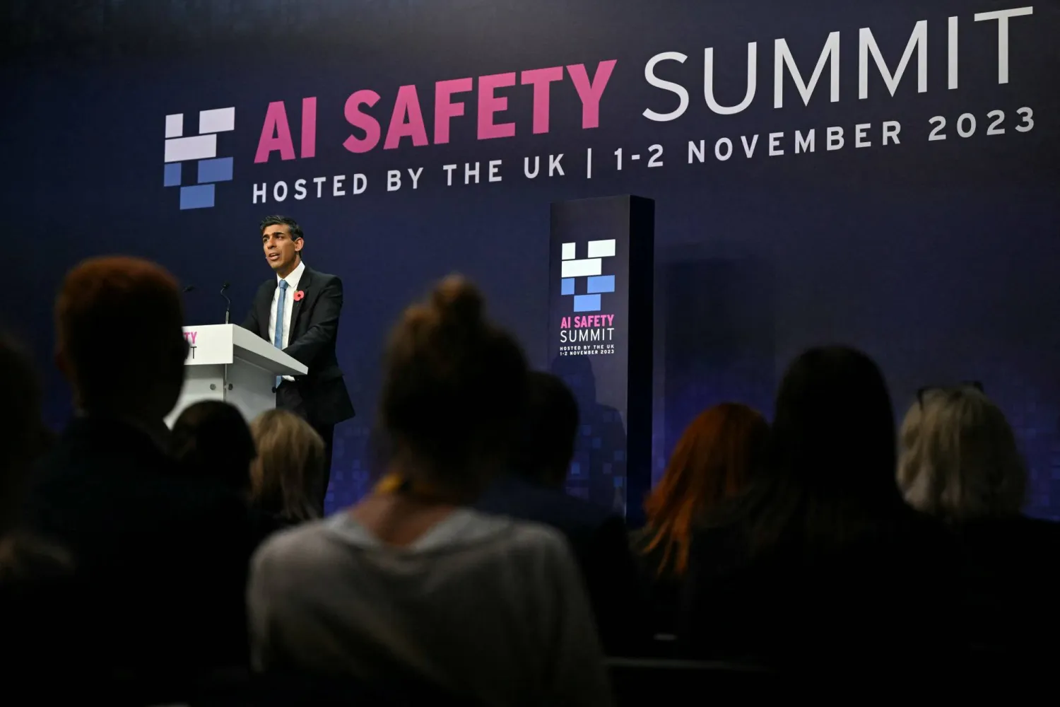 رئيس الوزراء البريطاني ريشي سوناك في كلمة أمام قمة الذكاء الاصطناعي يوم الخميس (رويترز)