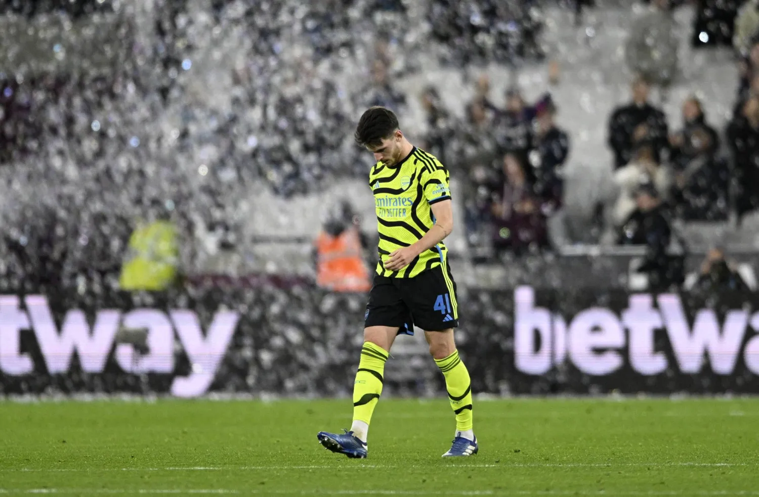 رايس نجم ارسنال تلقى صدمه في ملعب وستهام فريقه السابق (رويترز)
cut out 