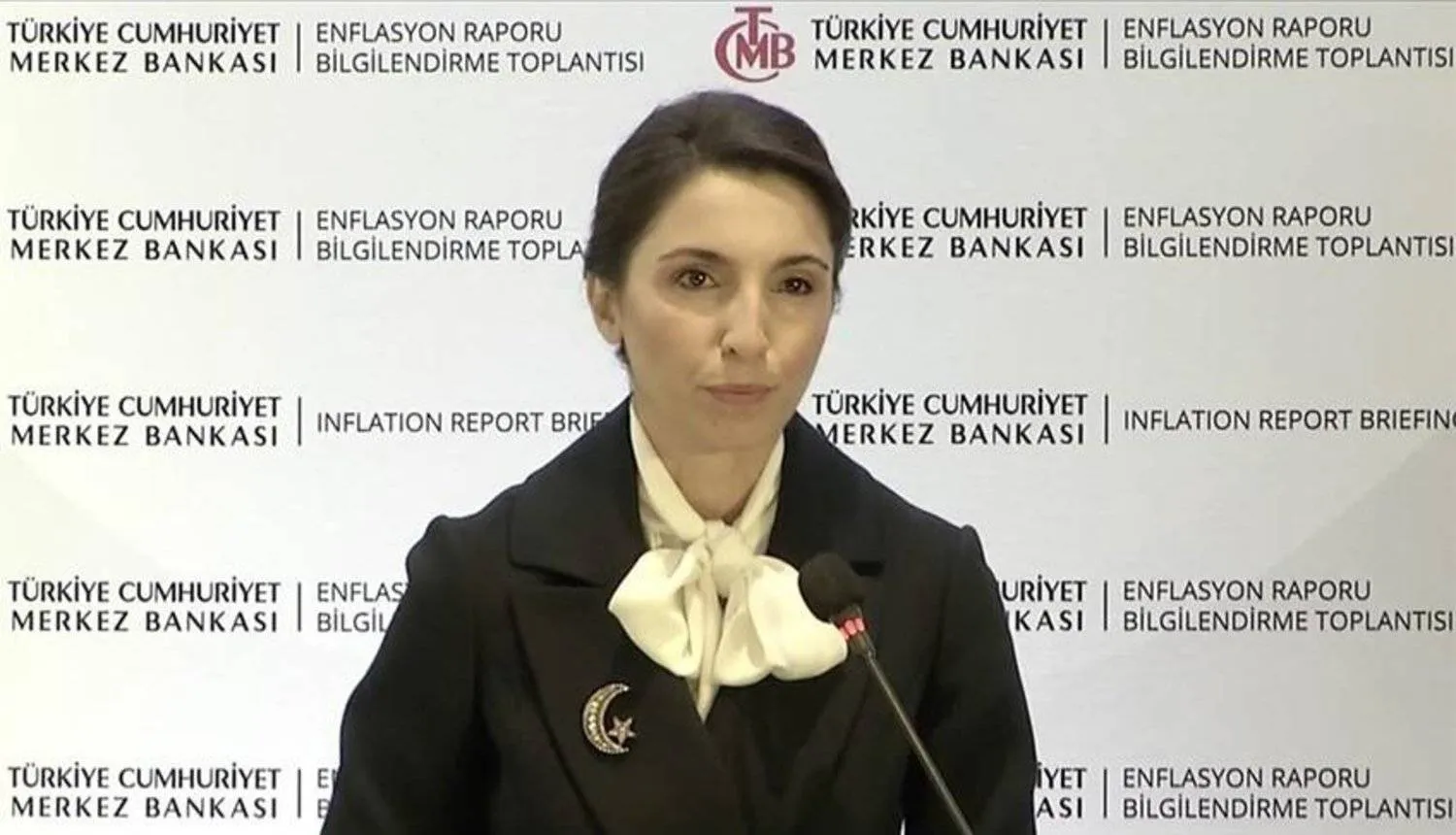 Central Bank Governor Hafize Gaye Erkan during the announcement of the quarterly inflation report in Ankara on Thursday. (from the Turkish Central Bank account on X) 