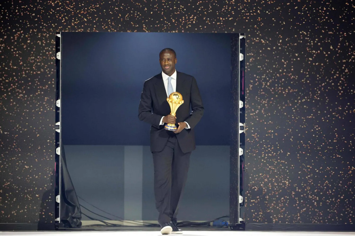 سيعود توريه للعمل مع الإيطالي مانشيني (أ.ف.ب)