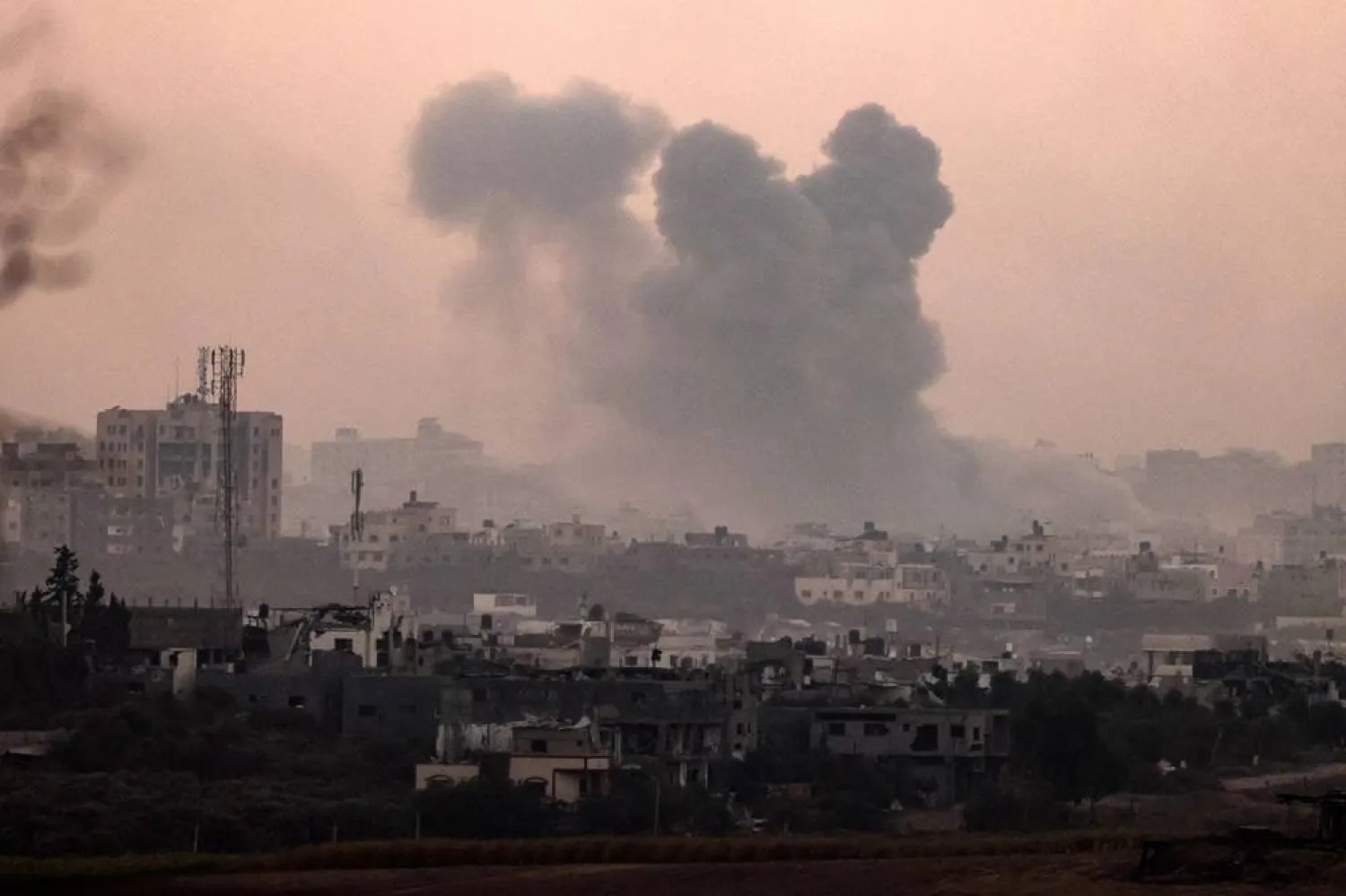  A picture taken from Sderot shows plumes of smoke rising above the Gaza Strip during Israel strikes on November 3, 2023, amid the ongoing battles between Israel and the Palestinian group Hamas. (AFP)
