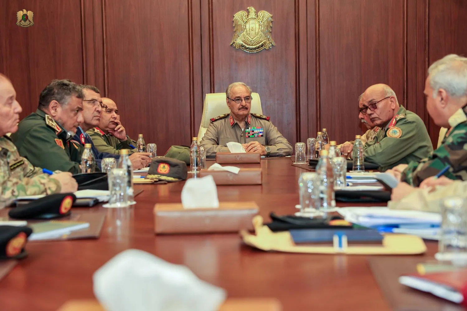 جانب من اجتماع حفتر مع قادة قواته (الجيش الوطني)