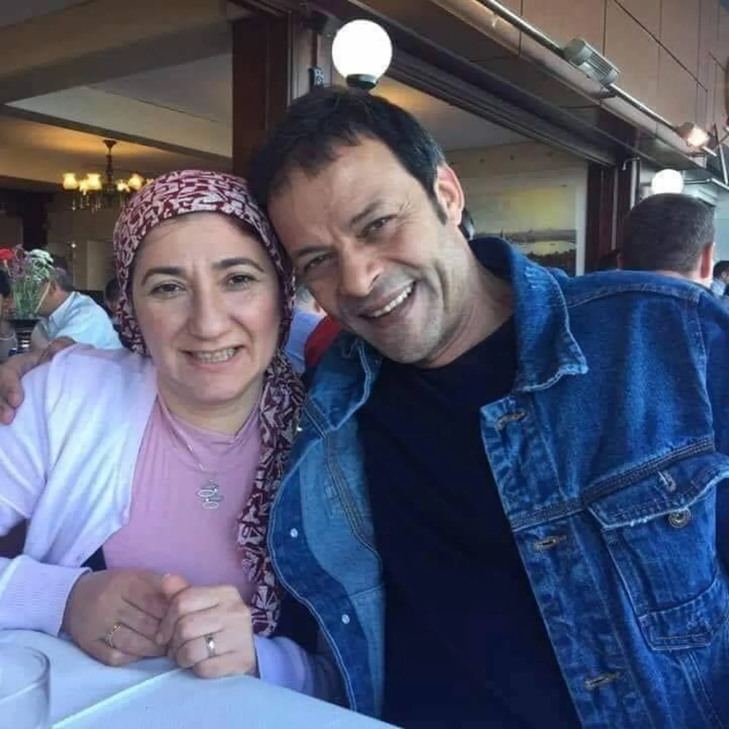 غادة نجيب وزوجها هشام عبد الله (من حسابها على فيسبوك)