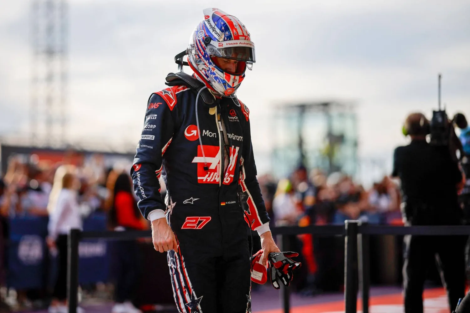 نيكو هولكنبرغ سائق هاس يبدو متأثراً من النتيجة في سباق أميركا الكبرى (أ.ف.ب)
