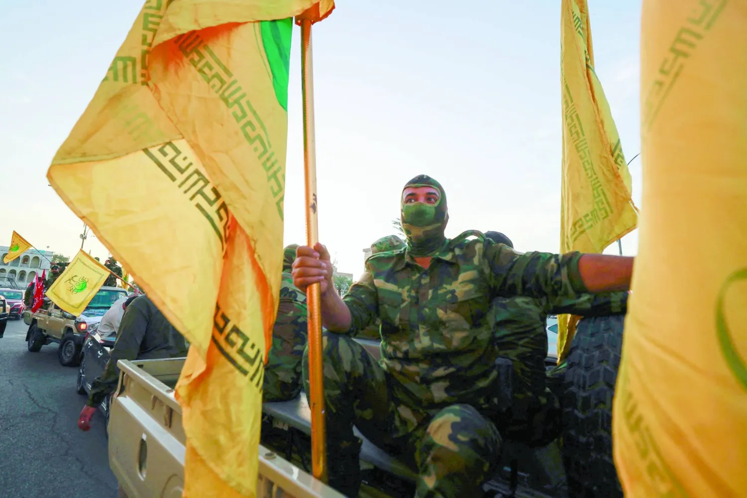 عناصر من «حركة النجباء» الشيعية العراقية خلال تجمع في بغداد 8 أكتوبر الماضي نصرةً لغزة (أ.ف.ب)