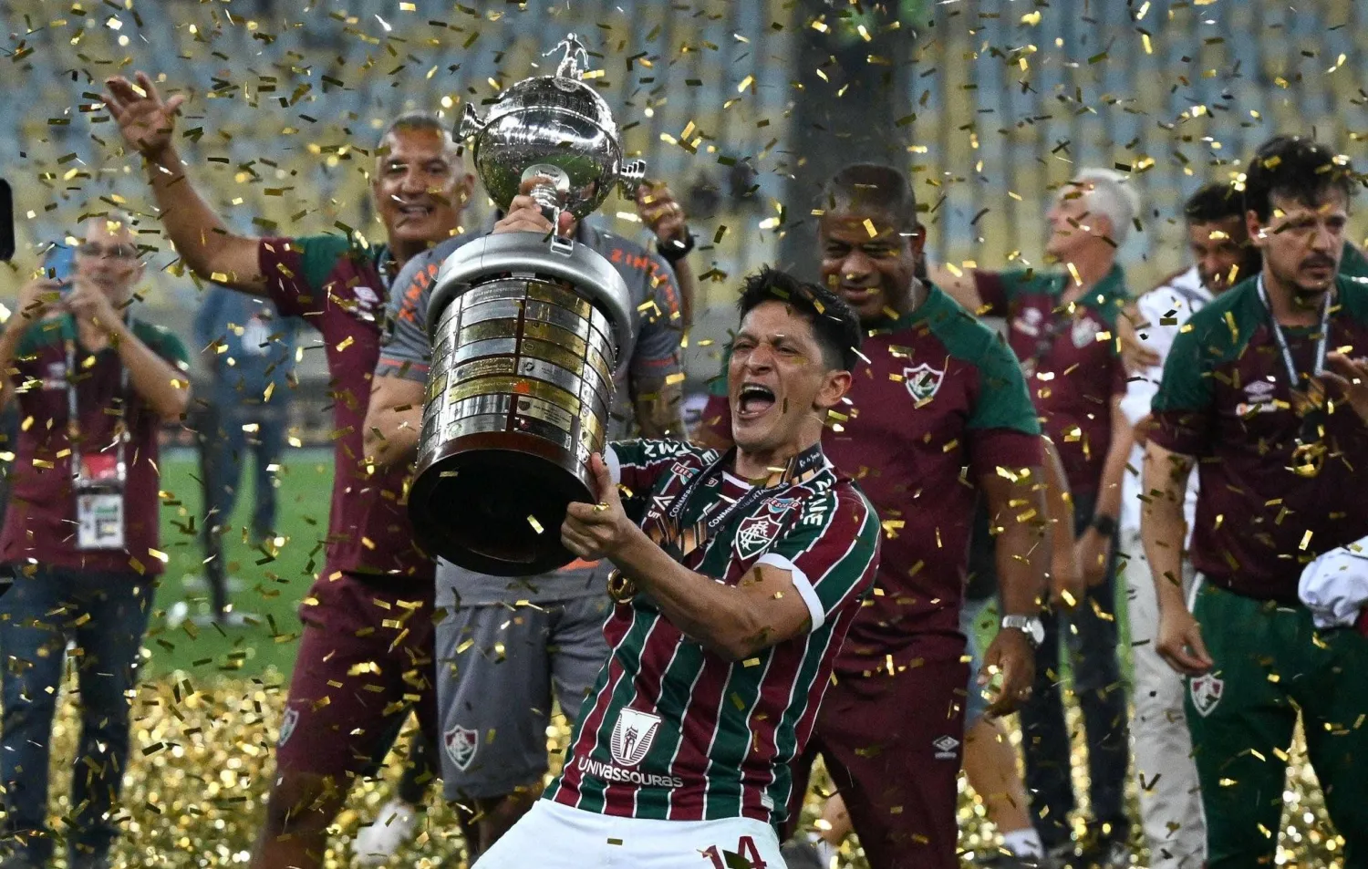 جيرمان كانو لاعب فلومينينسي البرازيلي أهدى الفوز باللقب لعائلته والجماهير (نادي فلومينينسي)