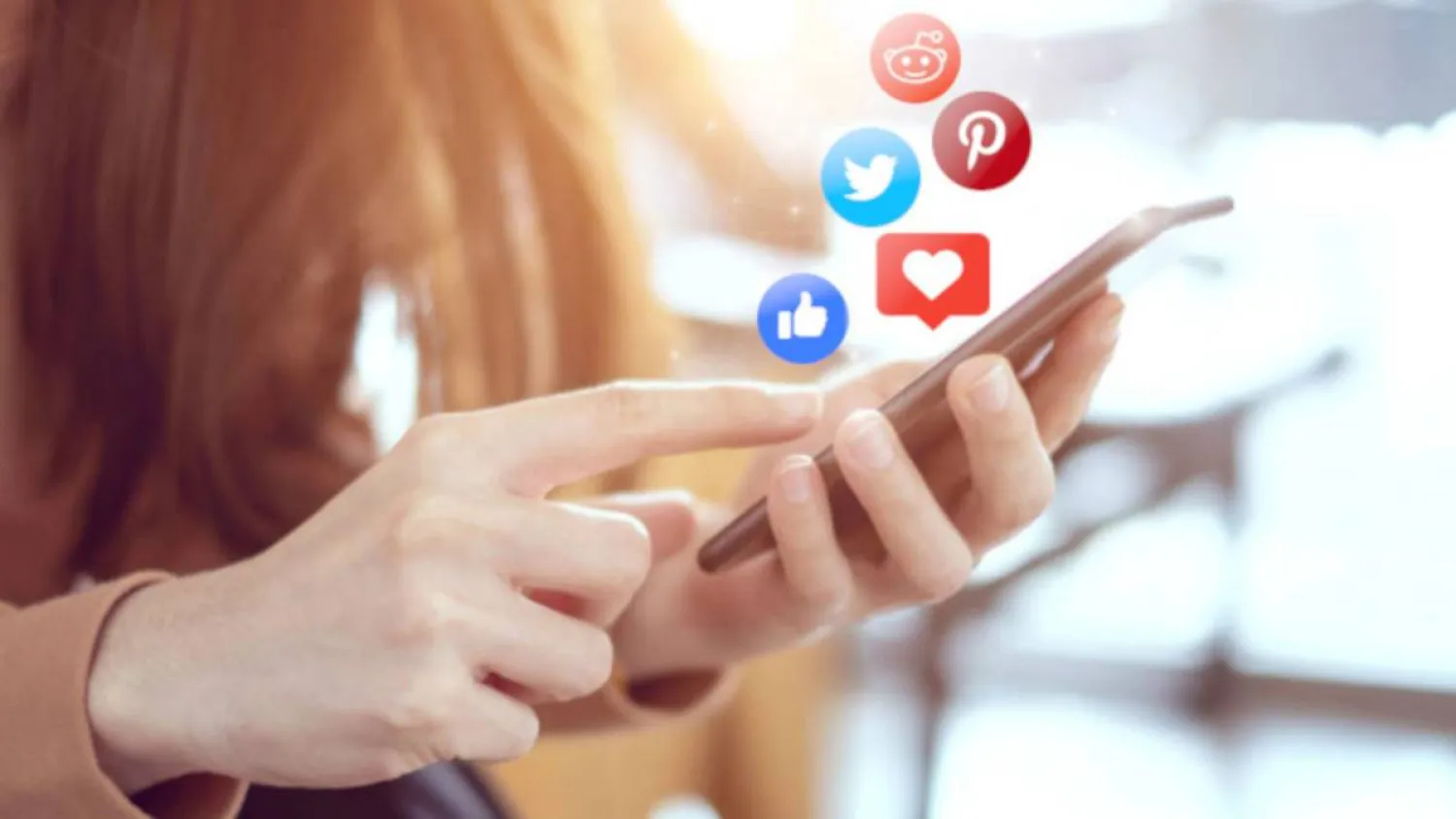 منصات التواصل الاجتماعي أسهمت في انتشار المعلومات بسهولة (بابليك دومين)