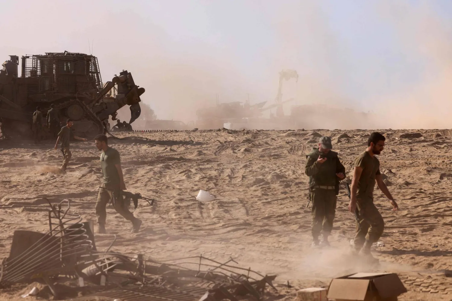 قوات إسرائيلية تنتشر على الحدود مع قطاع غزة (أ.ف.ب)