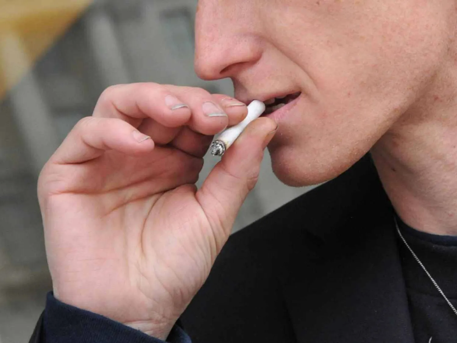 A man smokes a cigarette February 2, 2011 in Washington, DC. AFP PHOTO / Karen BLEIER / FILES