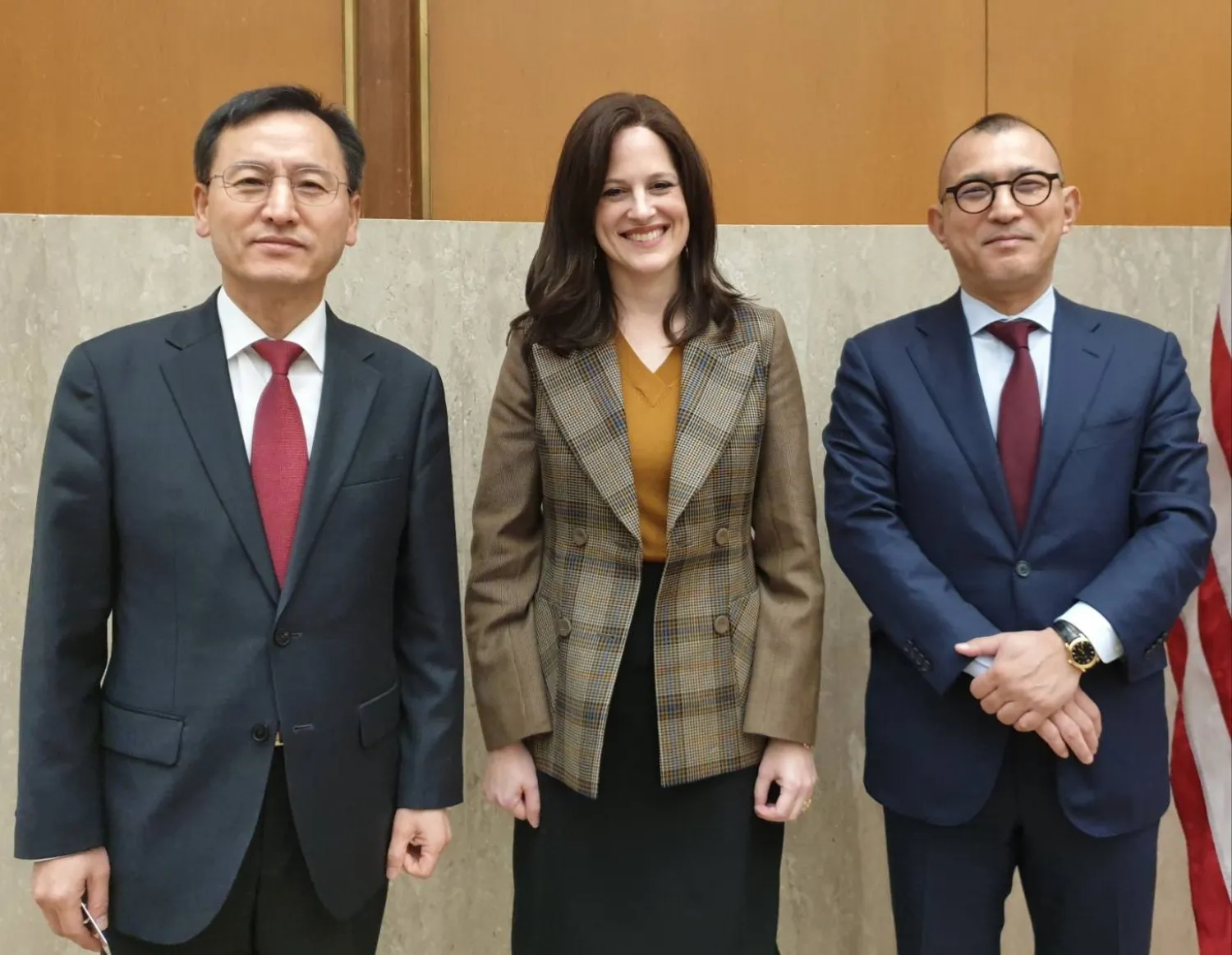 مسؤولو الأمن السيبراني في كوريا الجنوبية والولايات المتحدة واليابان خلال لقاء في واشنطن الأسبوع الماضي (إ.ب.أ)