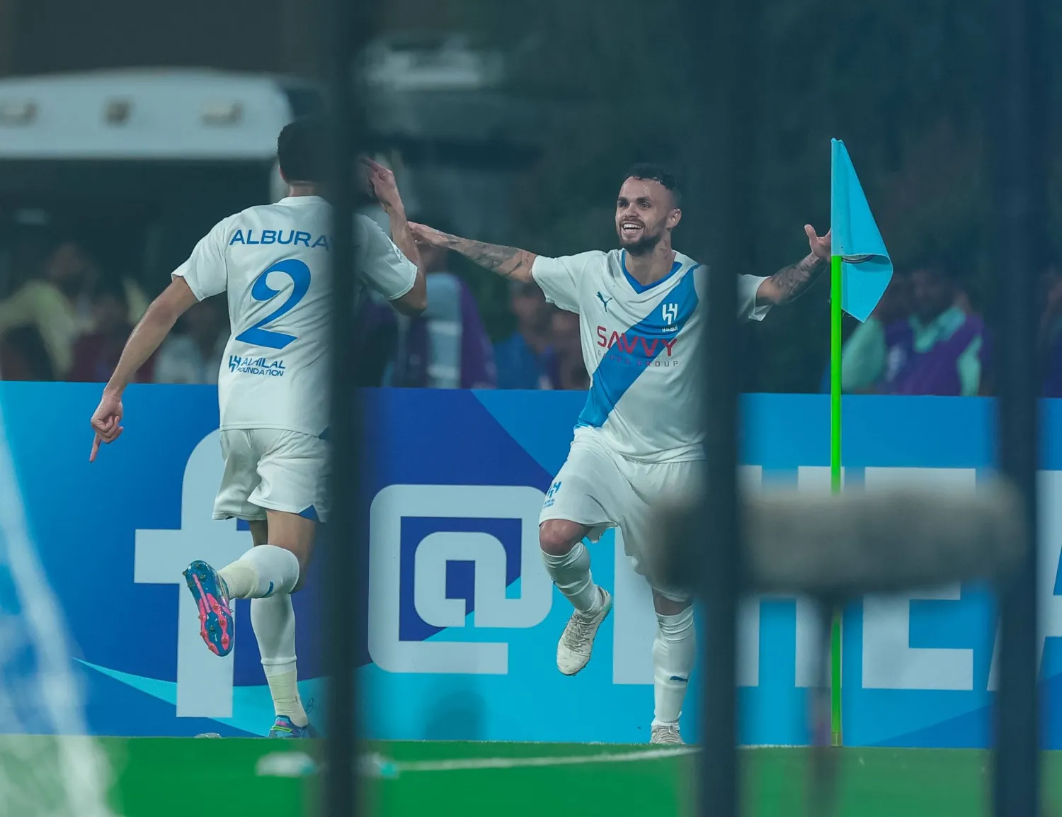 ميشايل محتفلاً بهدفه في المرمى الهندي (نادي الهلال)