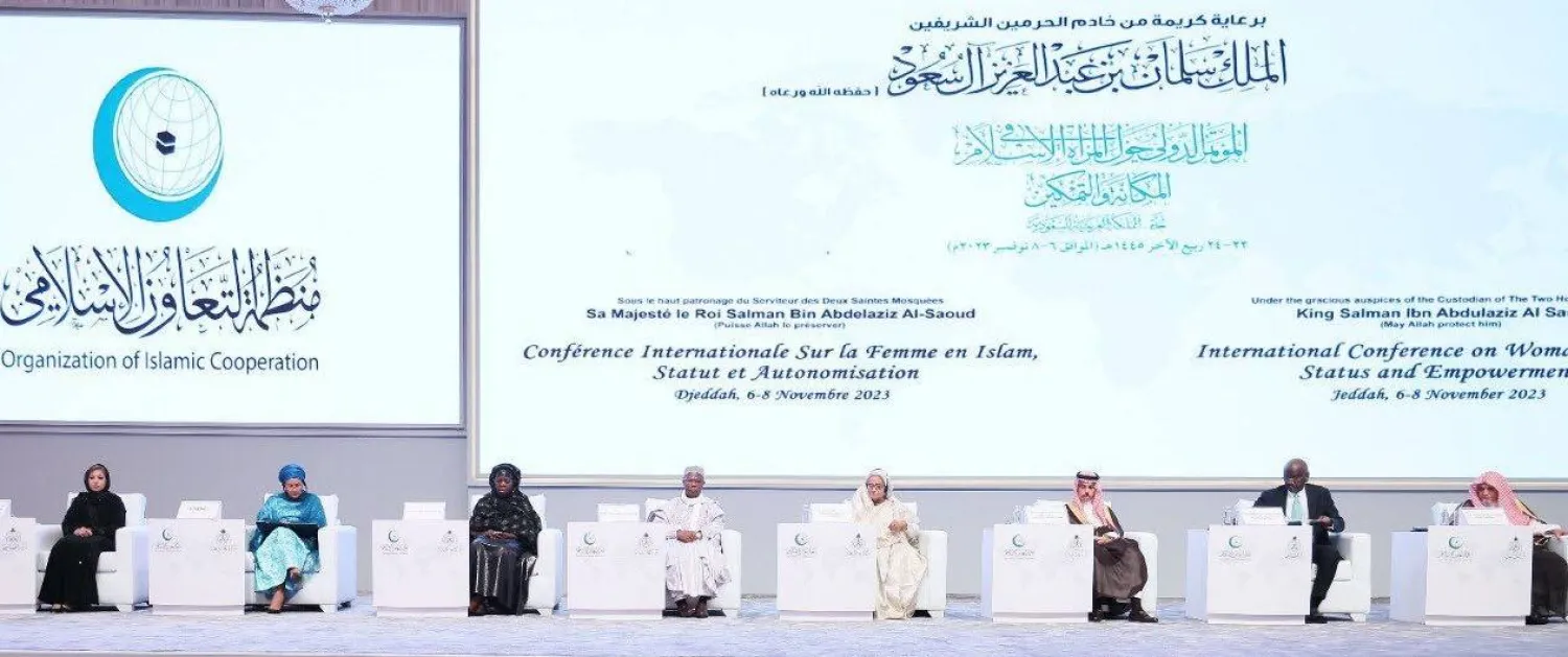 وزير الخارجية السعودي مع المشاركين في الجلسة الافتتاحية للمؤتمر بجدة (الشرق الأوسط)