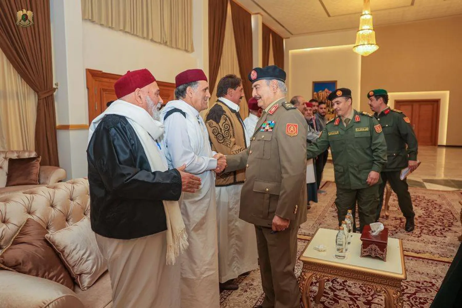 لقاء حفتر مع وفد قبائلي (الجيش الوطني)