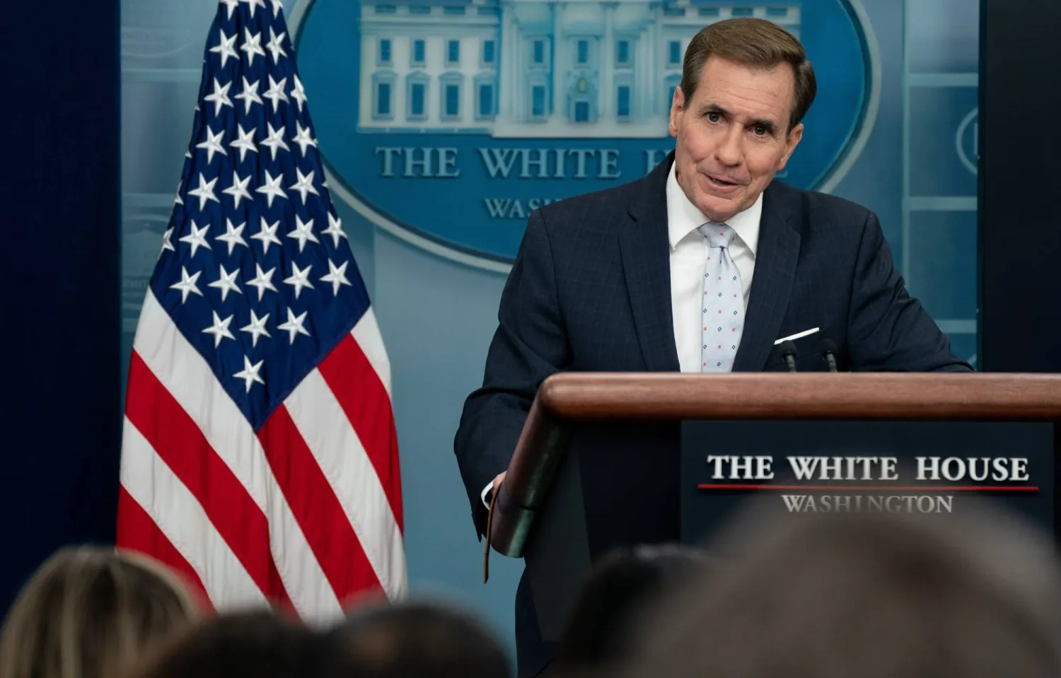 منسق مجلس الأمن القومي الأميركي جون كيربي، يجيب على أسئلة خلال مؤتمر صحافي في البيت الأبيض، في العاصمة الأميركية واشنطن، 07 نوفمبر 2023 (إ.ب.أ)