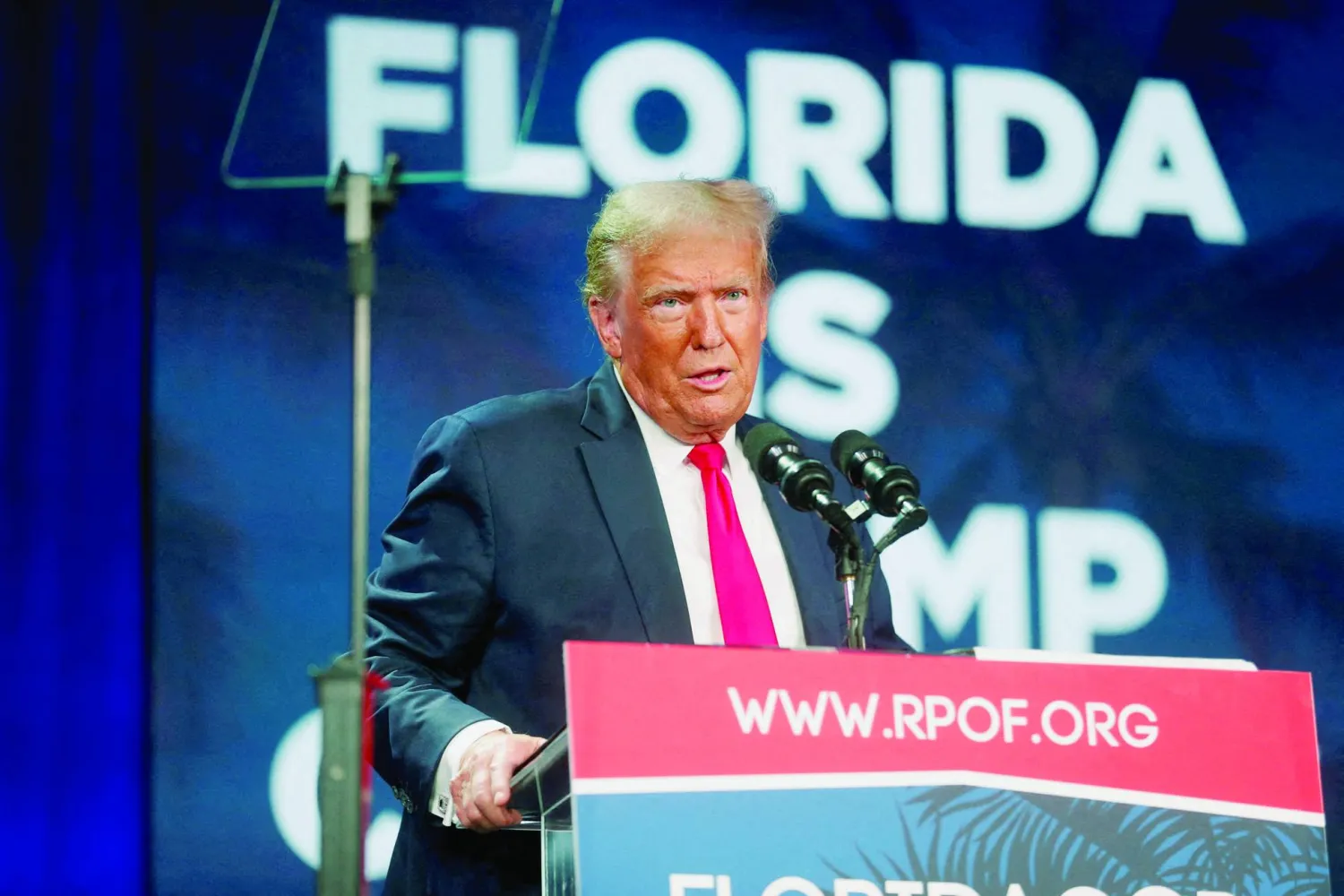 ترمب مخاطباً أنصاره بفلوريدا في 4 نوفمبر (رويترز)
