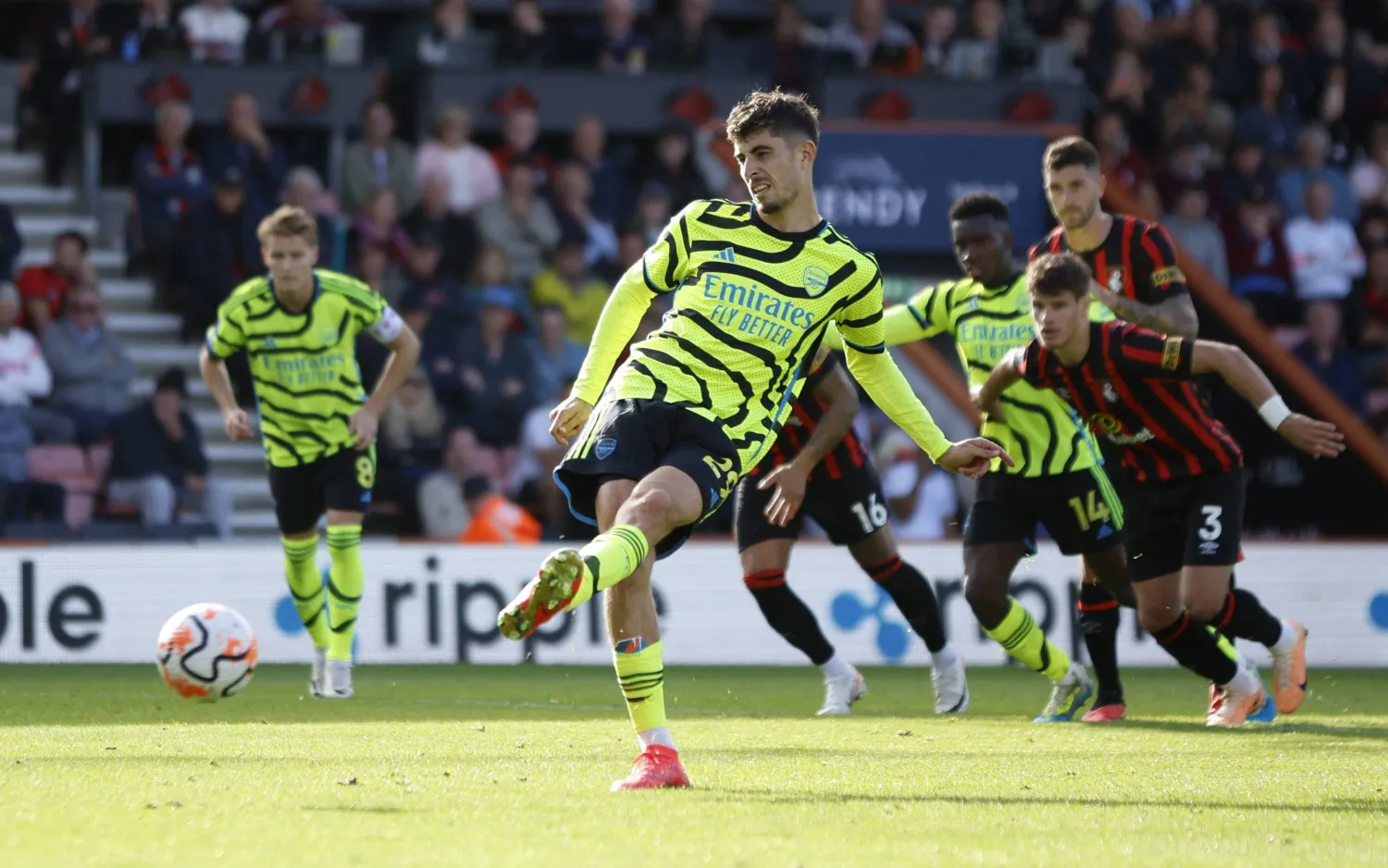 هافرتز يسجل هدفه الوحيد مع آرسنال من ركلة جزاء في مرمى بورنموث منذ انضمامه مقابل 65 مليون إسترليني (رويترز)