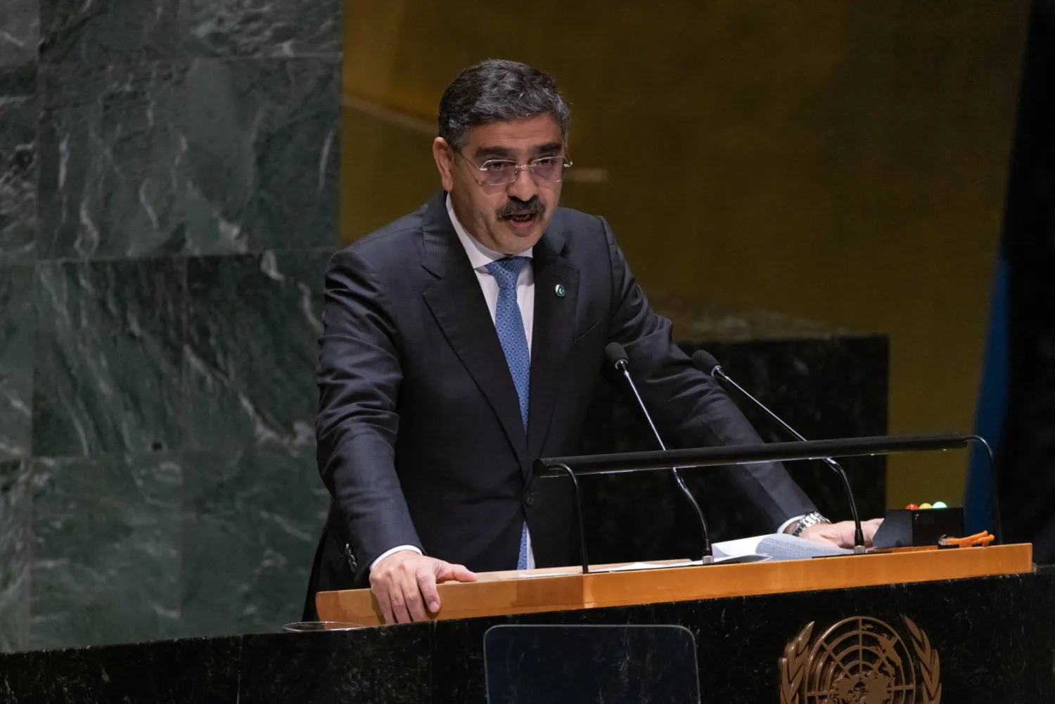 أنوار الحق كاكار رئيس الوزراء الباكستاني يتحدث خلال الجمعية العامة للأمم المتحدة في نيويورك - الولايات المتحدة يوم الجمعة 22 سبتمبر 2023 (غيتي)