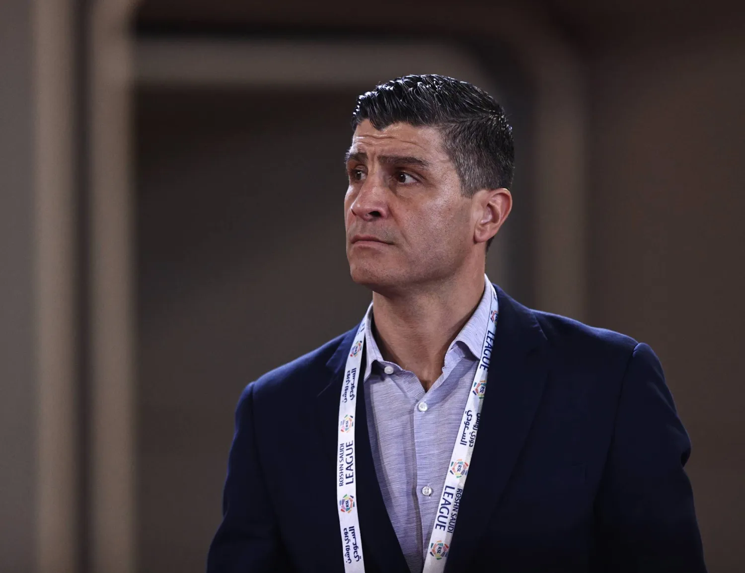 بيدرو إيمانويل مدرب فريق الخليج (تصوير: عيسى الدبيسي)