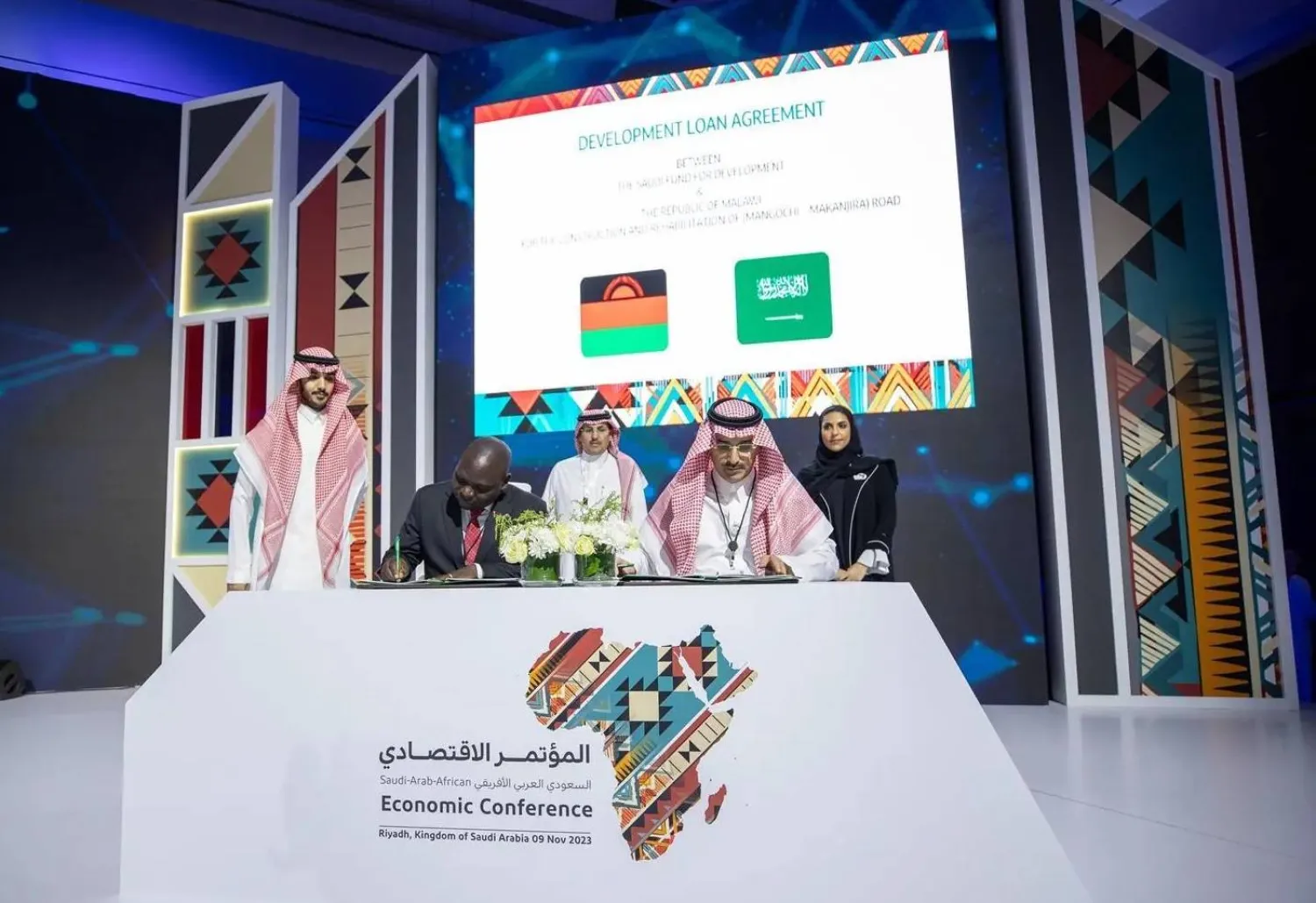 توقيع 14 اتفاقية قرض تنموي لتمويل مشروعات في 12 دولة أفريقية (واس)