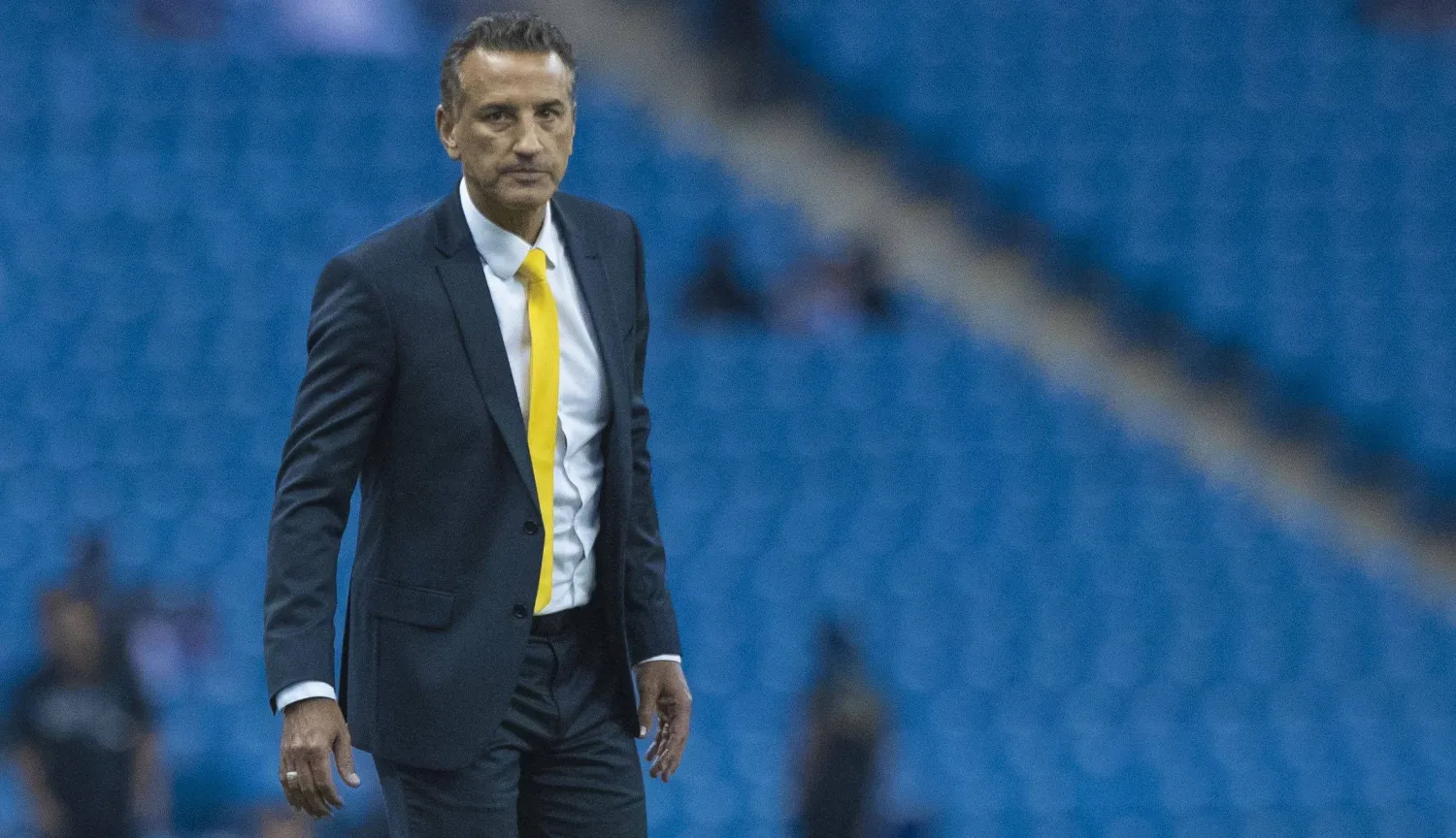 شاموسكا مدرب التعاون في المباراة (تصوير: يزيد السمراني)