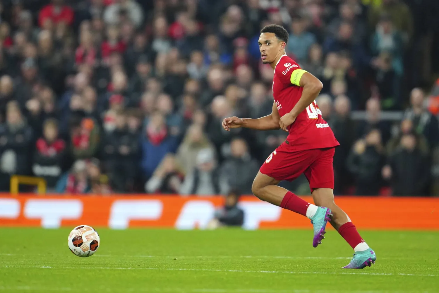 أرنولد خلال المباراة الأخيرة أمام تولوز الفرنسي (أ.ب)