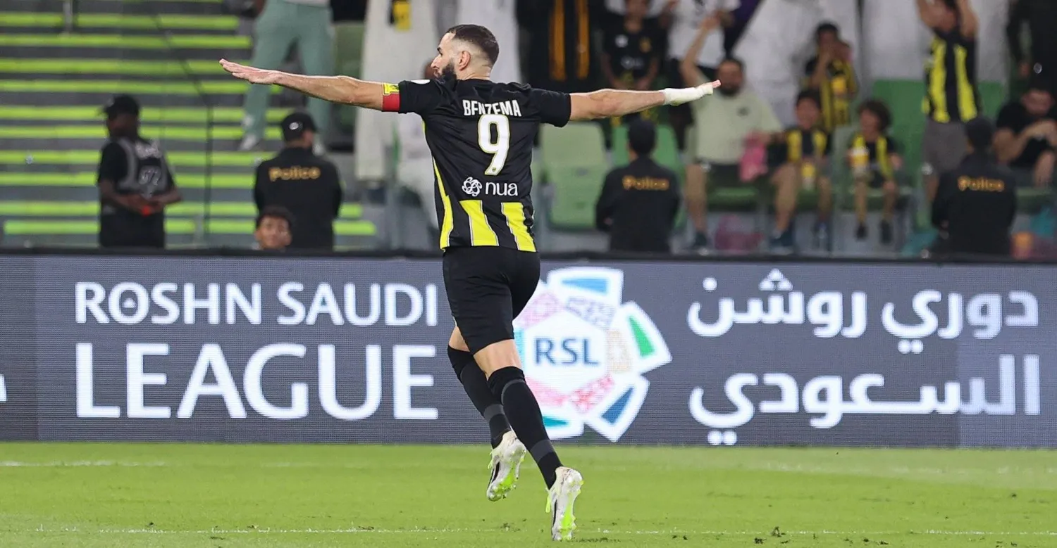 بنزيمة جدد تألقه بهاتريك مثير في شباك أبها (الدوري السعودي)