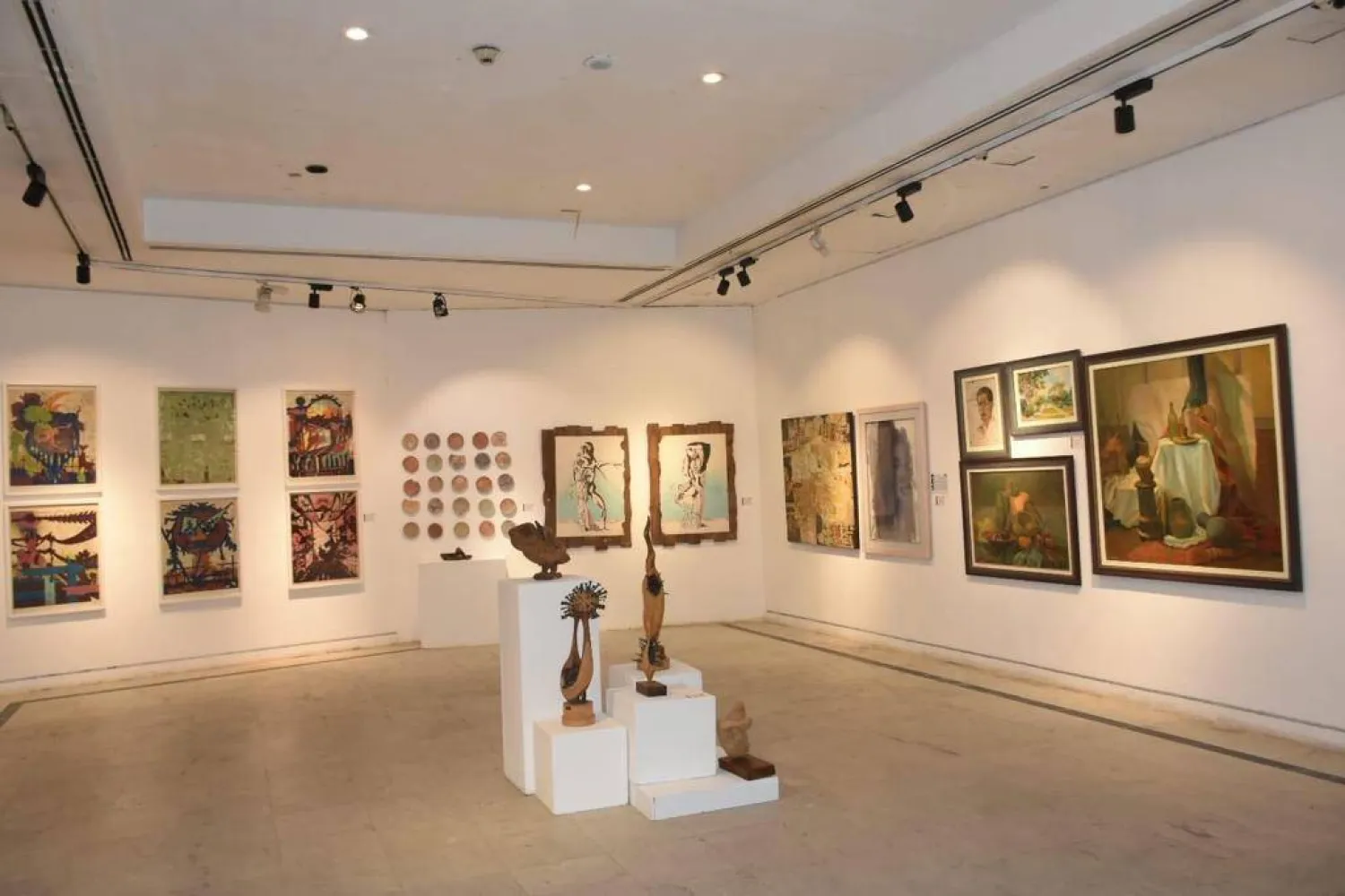 جانب من معرض «البدايات» (الشرق الأوسط)