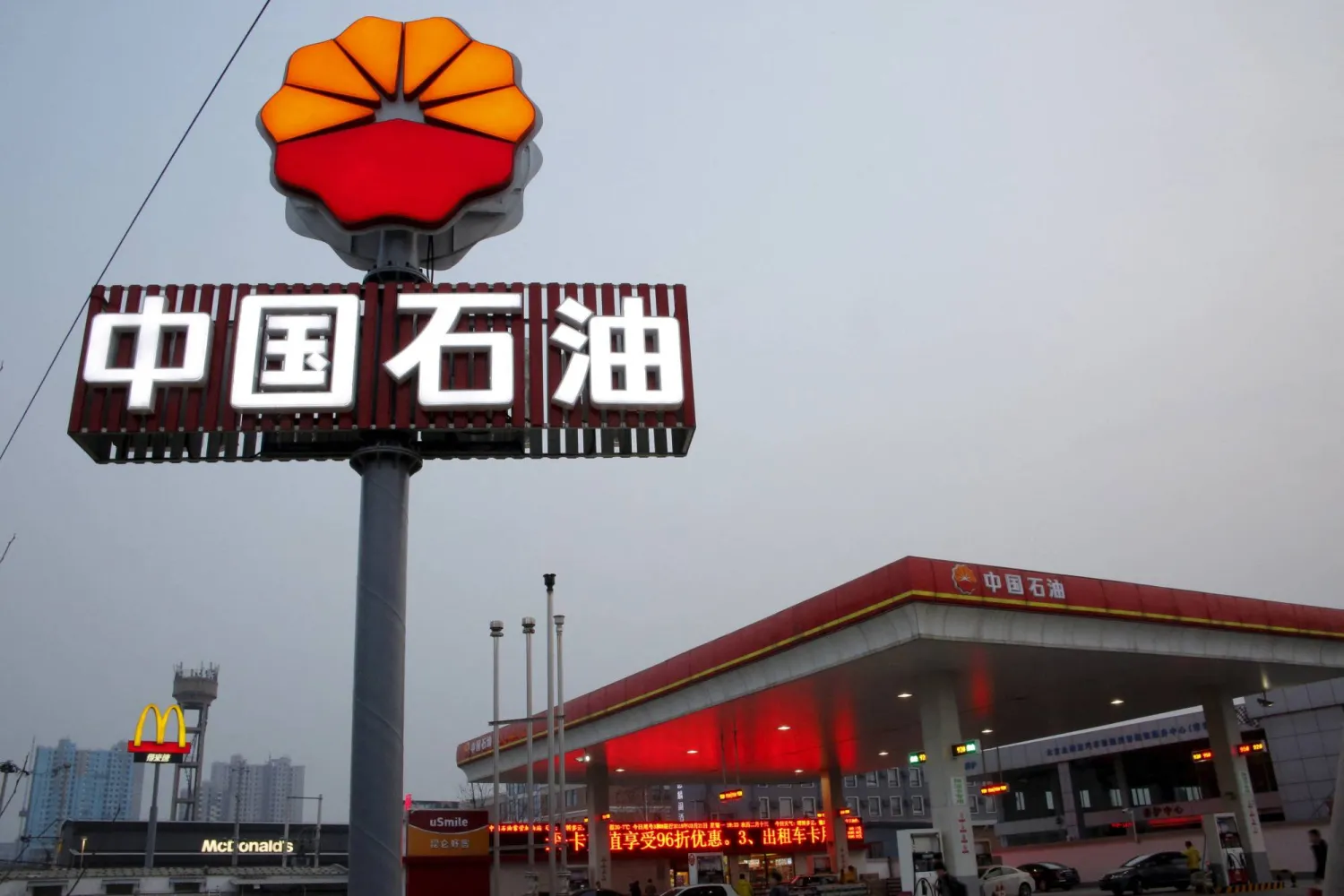 FILE PHOTO: PetroChina's petrol station is pictured in Beijing, China, March 21, 2016. REUTERS/Kim Kyung-Hoon/File Photo
