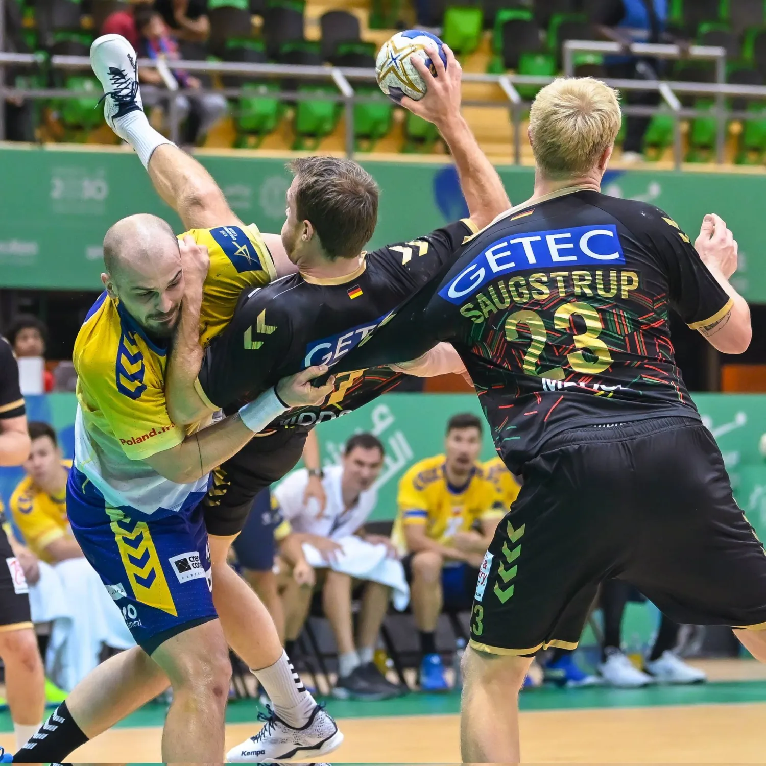 من مباراة ماغديبورغ الألماني وكيلسي البولندي في نصف النهائي (الشرق الأوسط)