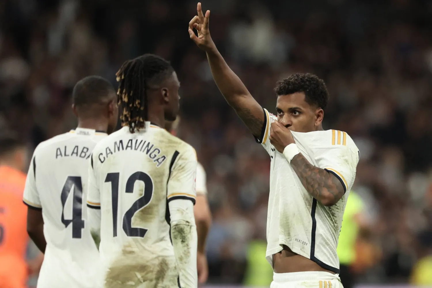 رودريغو محتفلا بهدفه الثاني في مرمى فالنسيا (أف.ب)