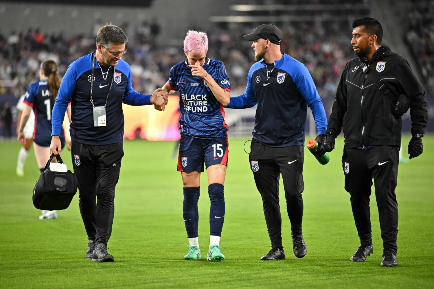 رابينو تعرضت للإصابة في الساق اليسرى بعد مضي 3 دقائق من المباراة (رويترز)