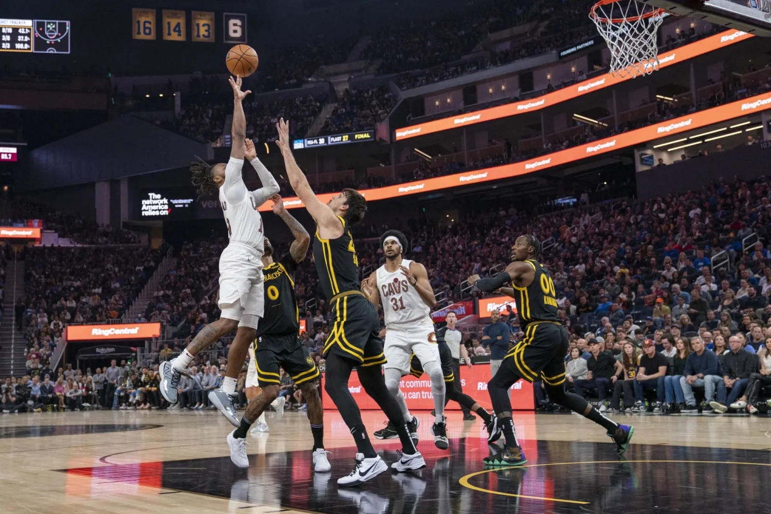 6 لاعبين من كليفلاند نجحوا في تخطي حاجز الـ10 نقاط (رويترز)