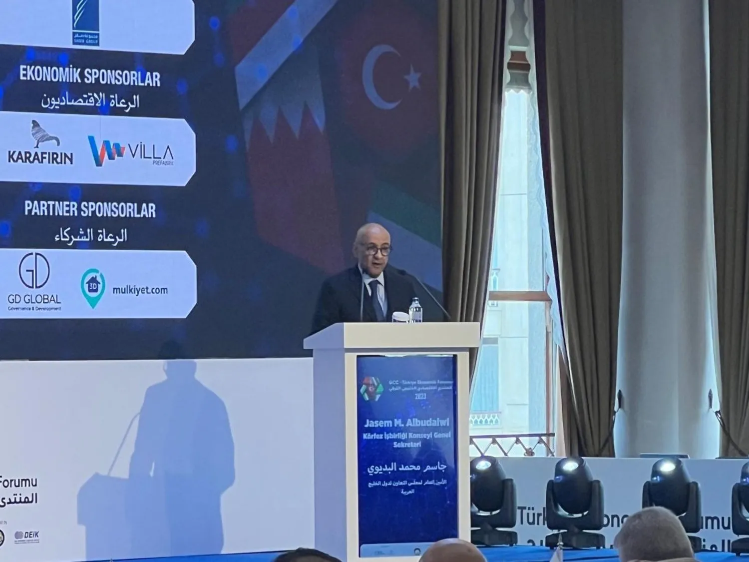 Budaivi, KİK-Türkiye Ekonomik Forumu 2023 etkinliği kapsamında konuşuyor (Şarku'l Avsat)