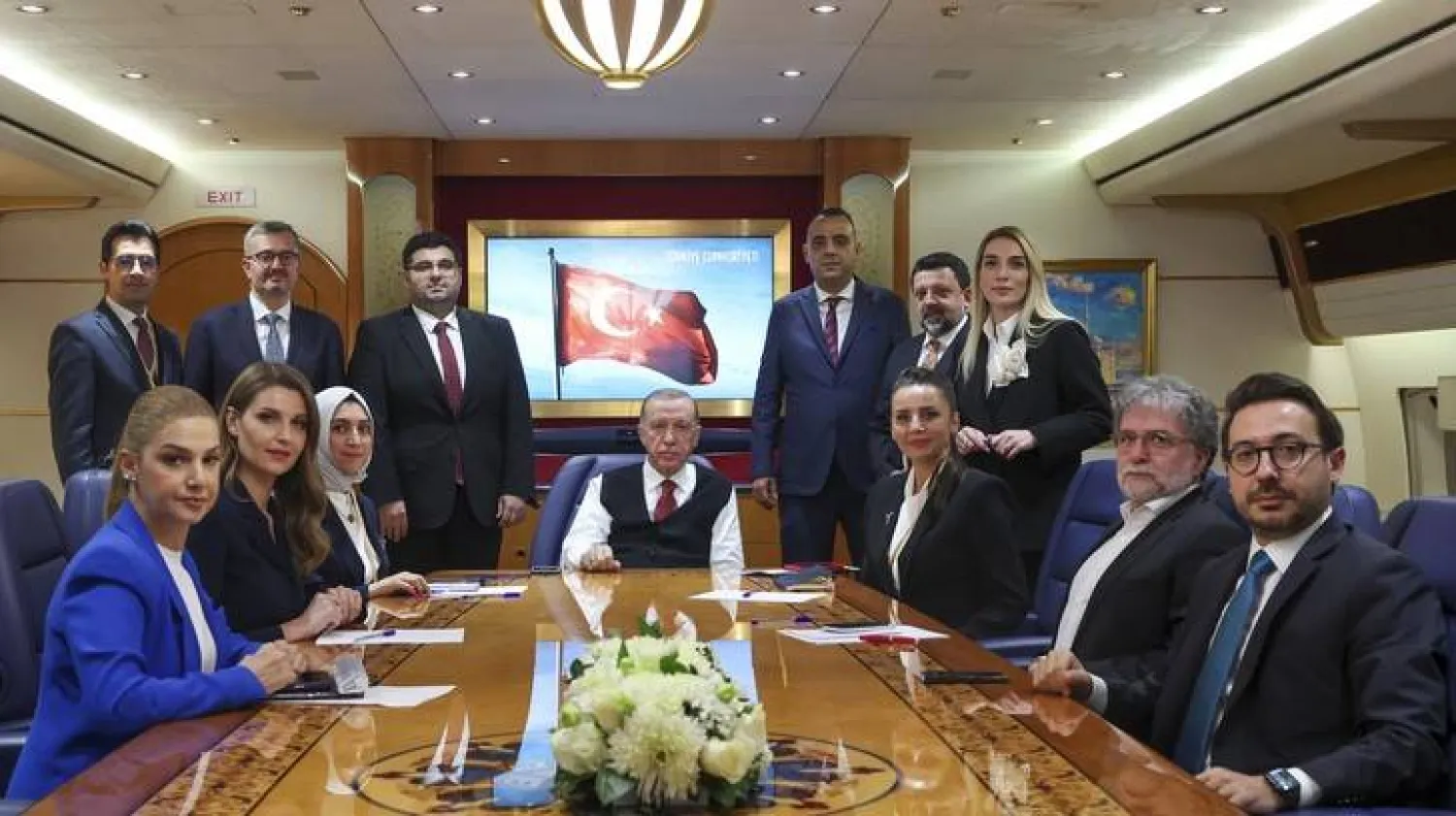 إردوغان متحدثاً لعدد من الصحافيين في طريق عودته من الرياض (الرئاسة التركية)