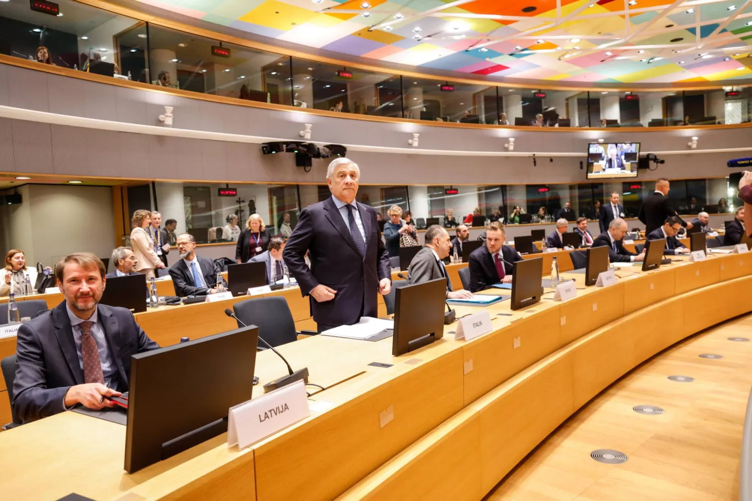 جانب من اجتماع وزراء خارجية دول الاتحاد الأوروبي في بروكسل الاثنين لمناقشة ملفات عدة ضمنها أوكرانيا (إ.ب.أ)