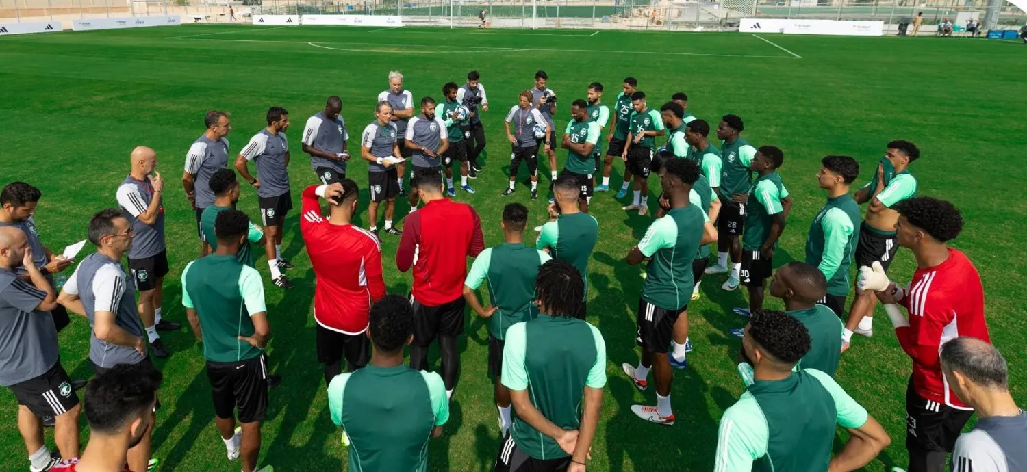 جانب من تدريبات المنتخب السعودي في الأحساء أمس الاثنين (المنتخب السعودي)