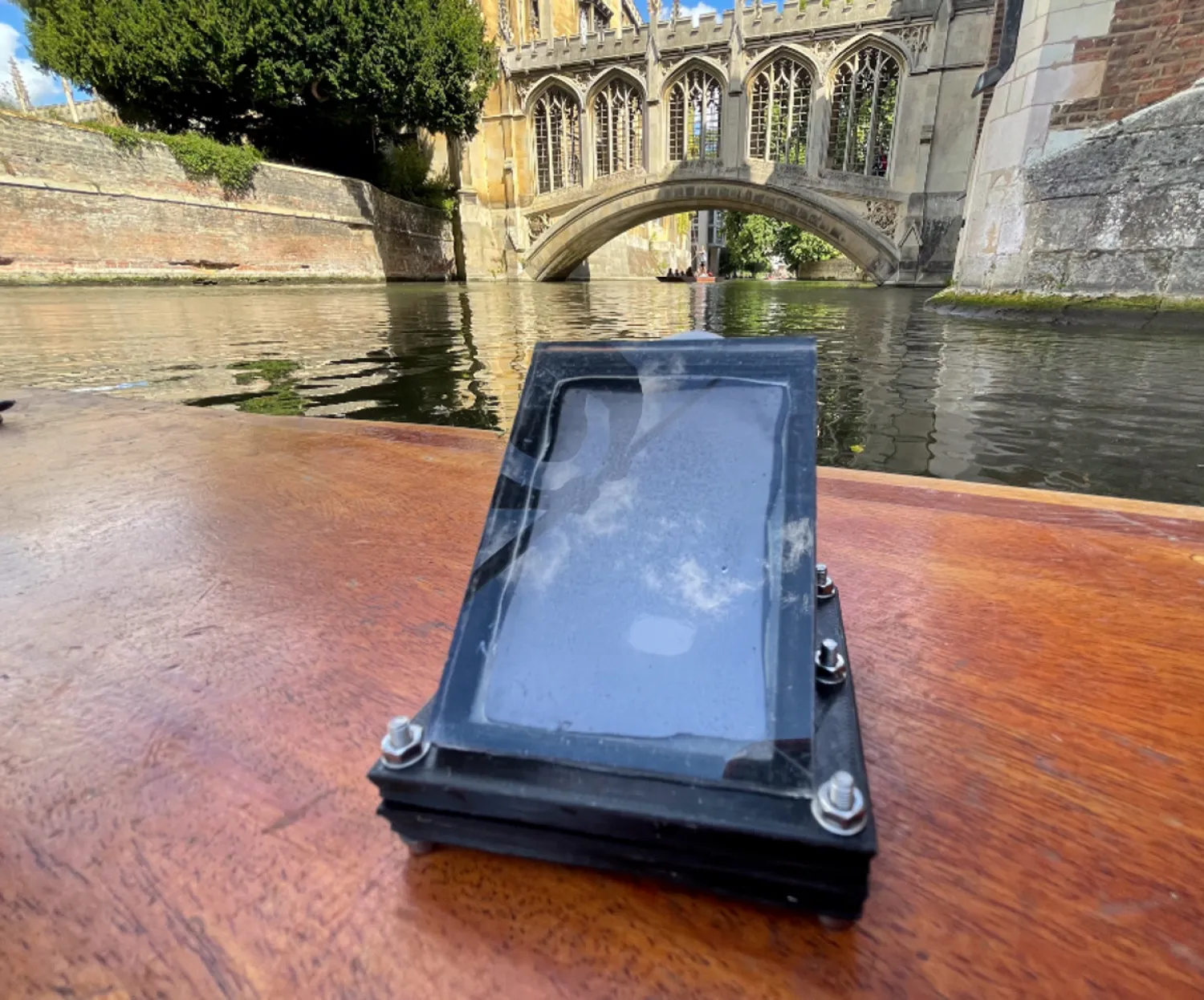 صورة للجهاز نشرها العلماء في مجلة «نيتشر»