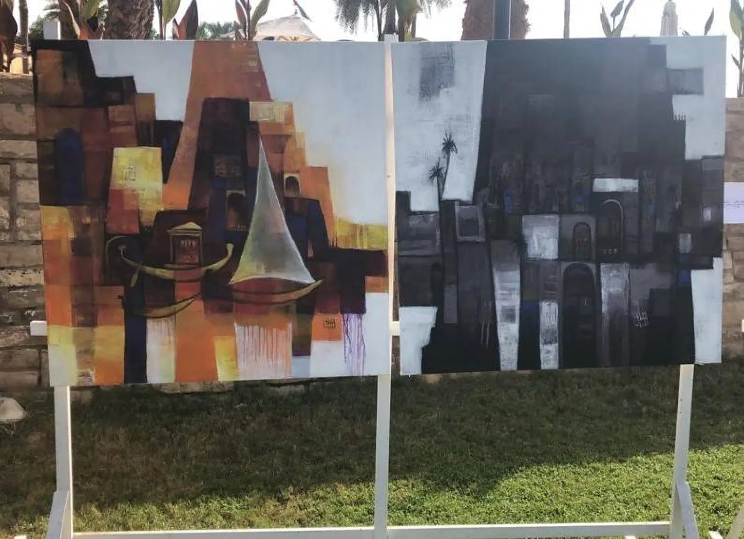 اللوحتان اللتان شاركت بهما الفنانة السعودية أمل فلمبان بالملتقى (الشرق الأوسط)