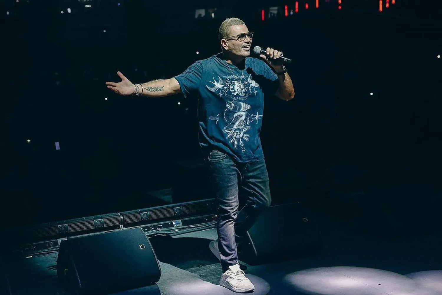 عمرو دياب في إحدى حفلاته (حسابه على إنستغرام)