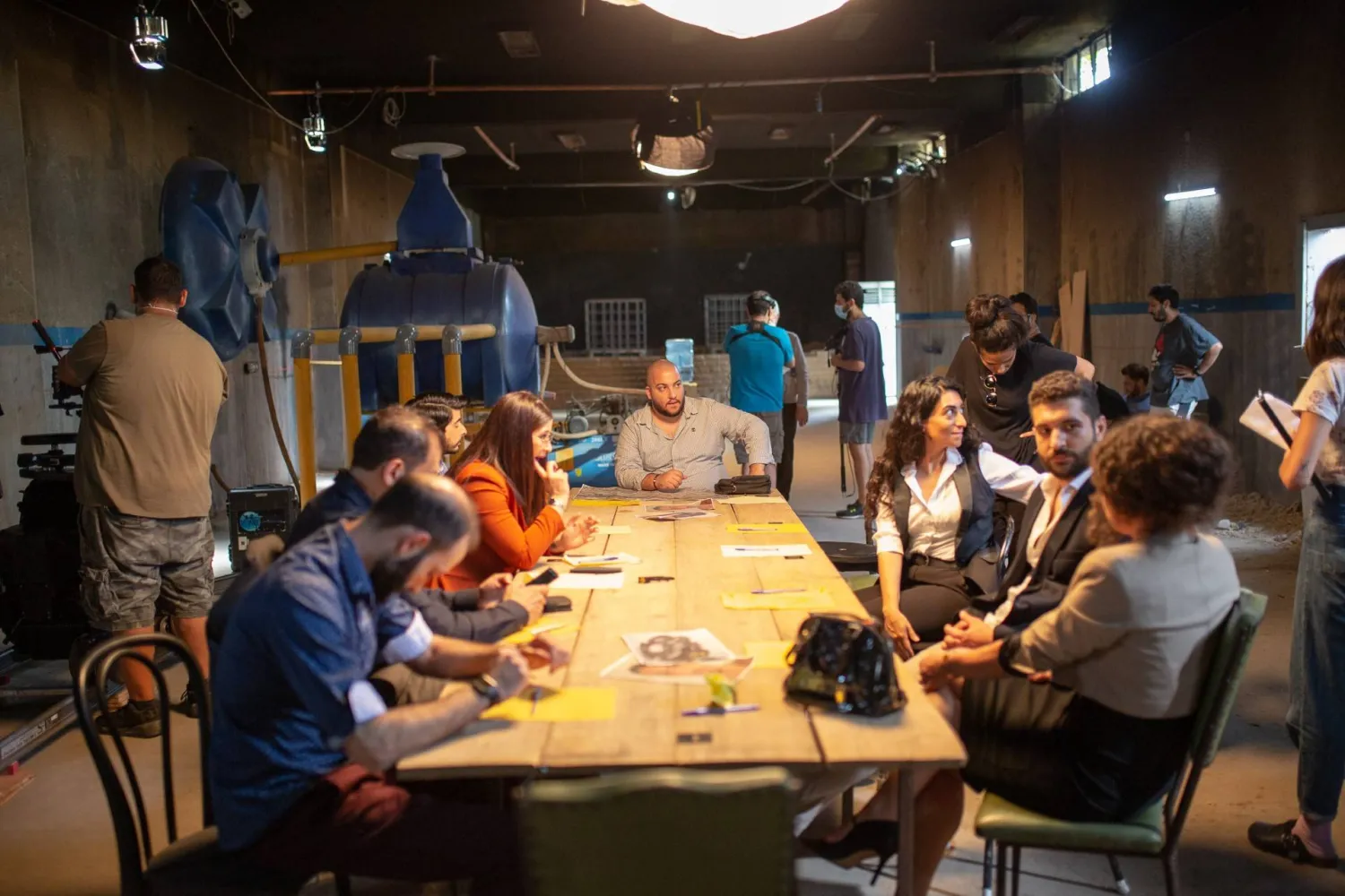 الهيئة المحلفة مجتمعة للبت في إصدار الحكم على المتهم (مخرج الفيلم)

