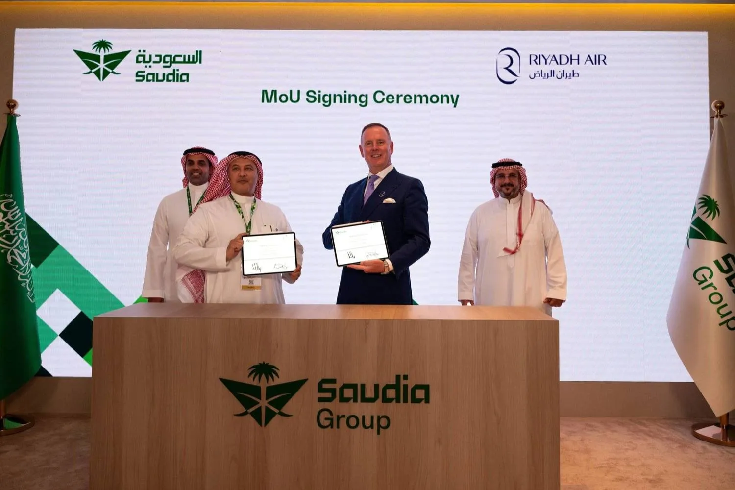 Saudia and Riyadh Air announced the signing of a memorandum of understanding as part of a comprehensive agreement. (Asharq Al-Awsat) 