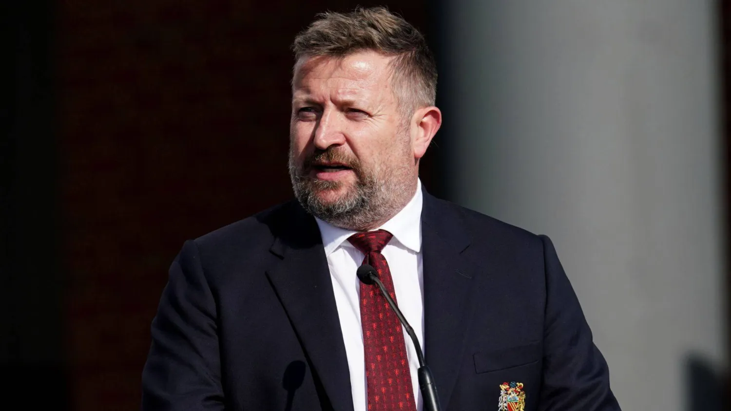 أرنولد تولى مهمة إنعاش حظوظ النادي في أبريل العام الماضي (غيتي)