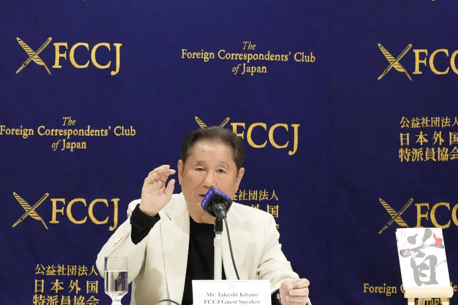 السينمائي الشهير تاكيشي كيتانو يتحدّث بجرأة عن خفايا عالم الترفيه الياباني (أ.ب)