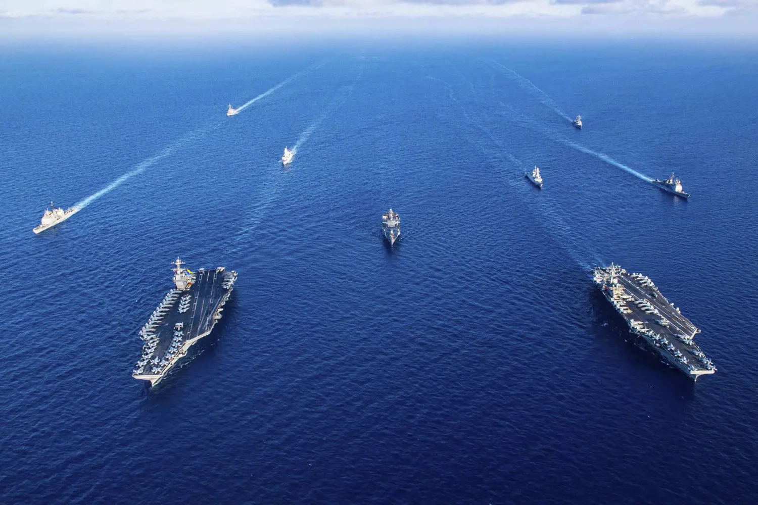 حاملتا الطائرات الأميركيتان «جيرالد آر فورد» «دوايت دي أيزنهاور» في شرق البحر الأبيض المتوسط 3 نوفمبر 2023 (د.ب.أ)