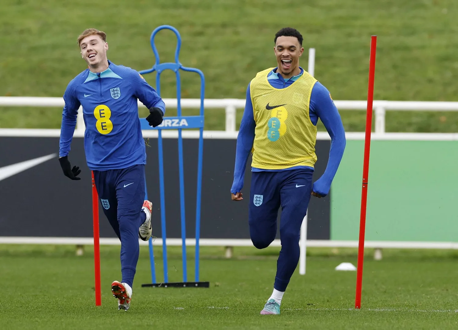 ألكسندر أرنولد في تدريبات منتخب إنجلترا (رويترز)