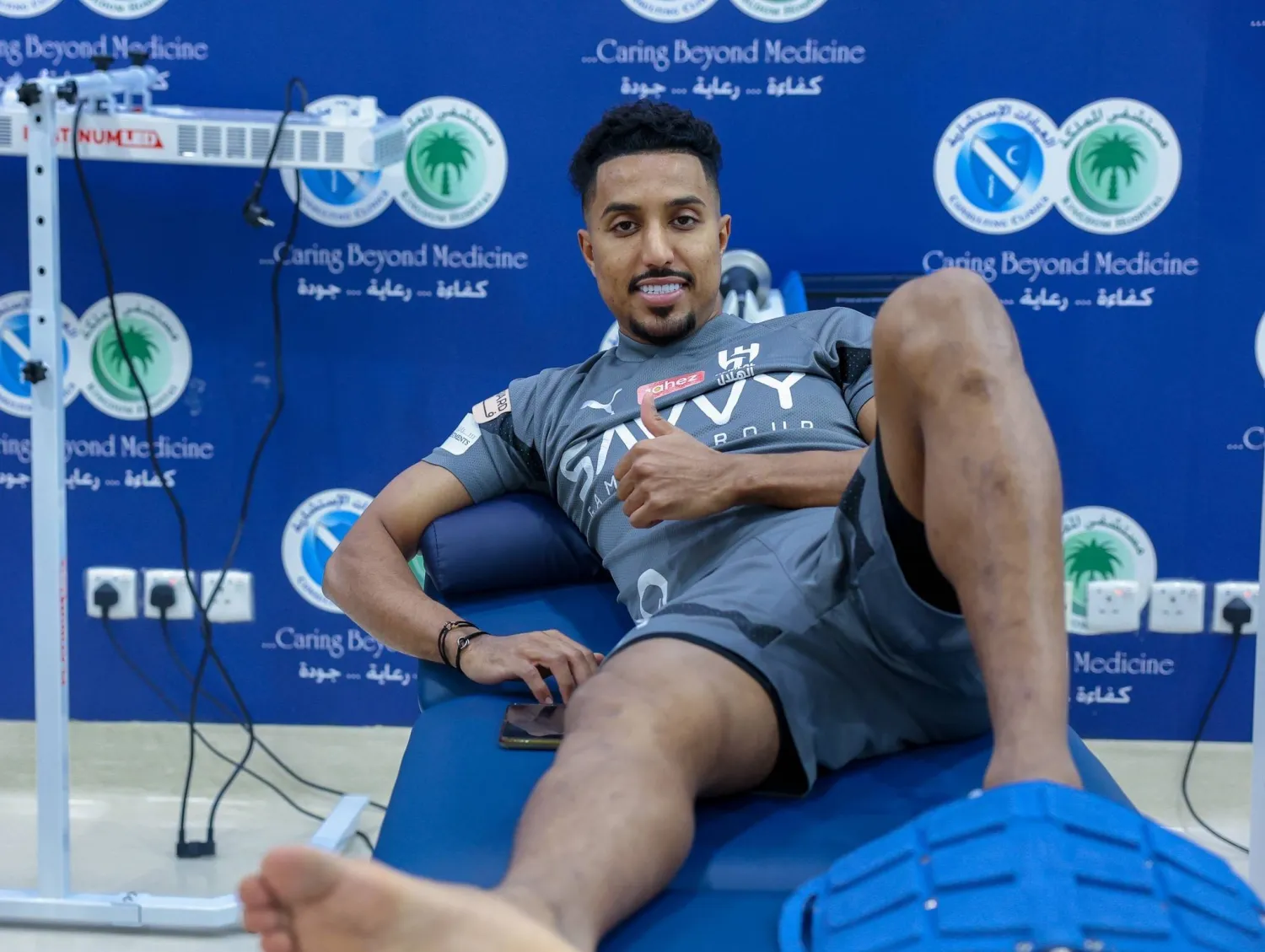 سالم الدوسري خلال إجراء الفحص (نادي الهلال)