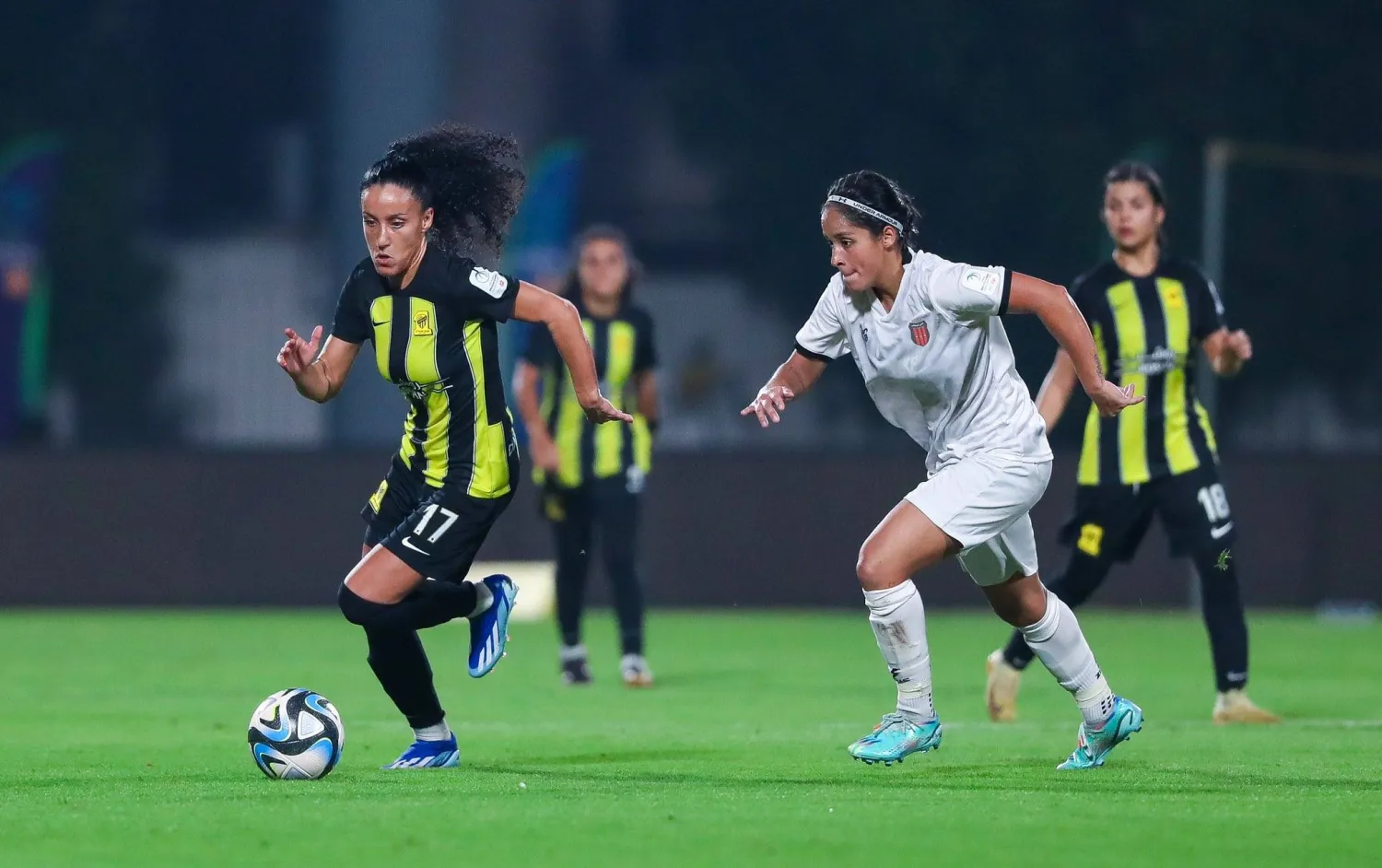 يسعى الاتحاد لتقليص الفارق مع النصر (الشرق الأوسط)